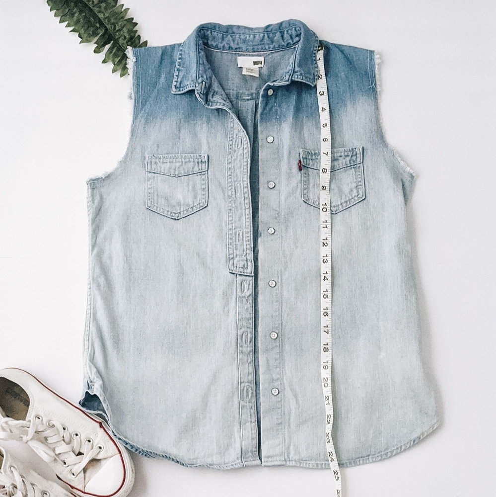Levi's sleeveless denim button down shirt